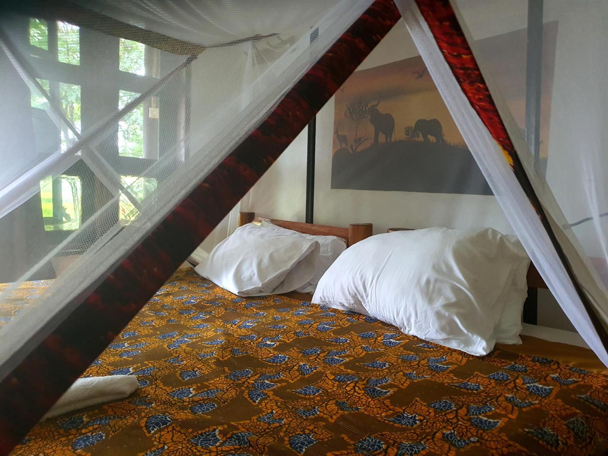 Pumba Safari Lodge *