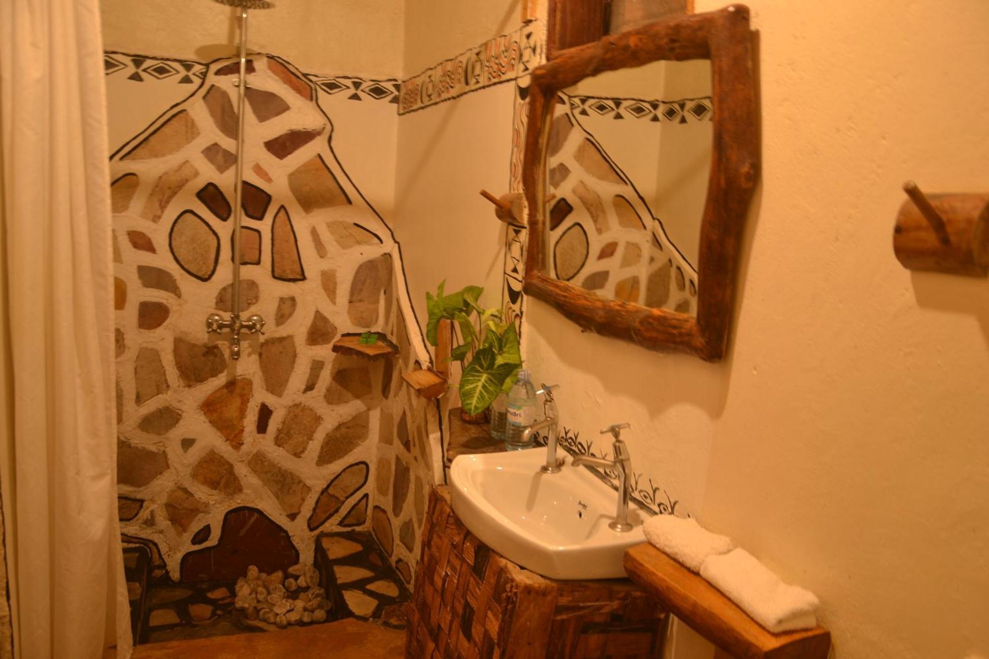 Pumba Safari Lodge *